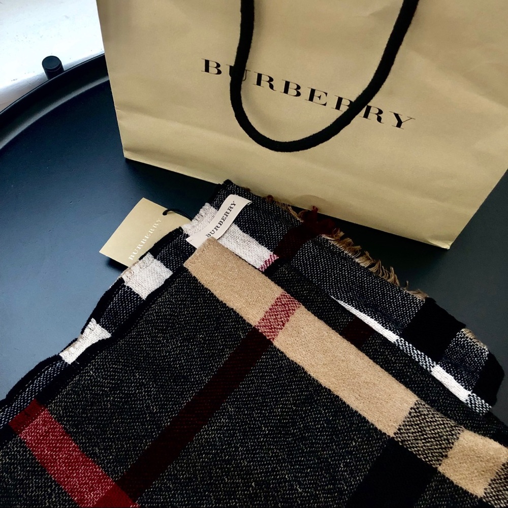BURBERRY Check Wool Scarf